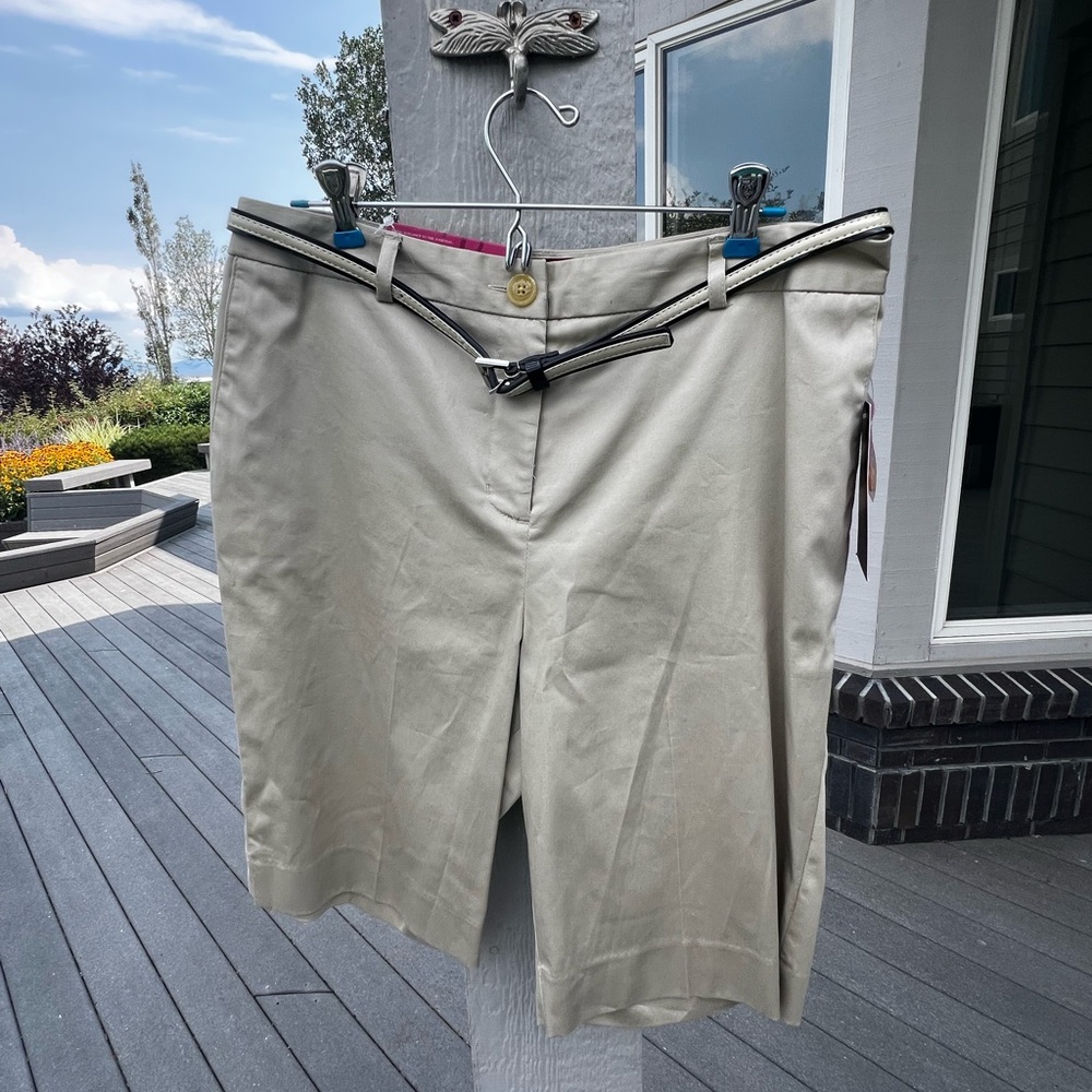 CLEARANCE Women’s NWT Size 10 Khaki Bermuda Shorts With Belt
